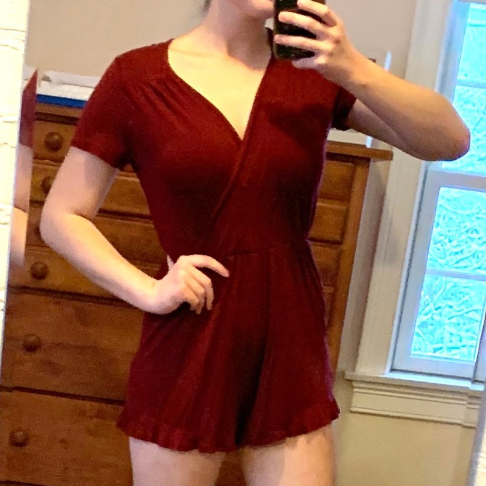 💕Surplice Ruffle Hem Romper Size L